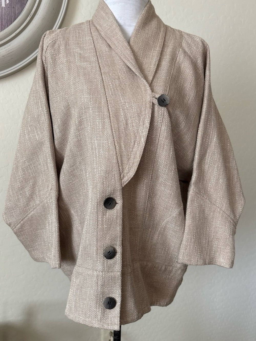 unique vintage women’s cream linen blend oversized jacket 3/4 sleeves. XL